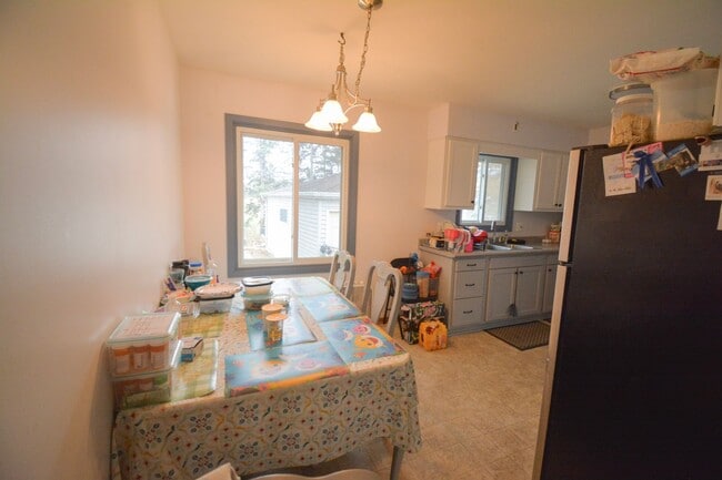 Building Photo - 3bed 2bath Available For Rent in Easy Access Area!
