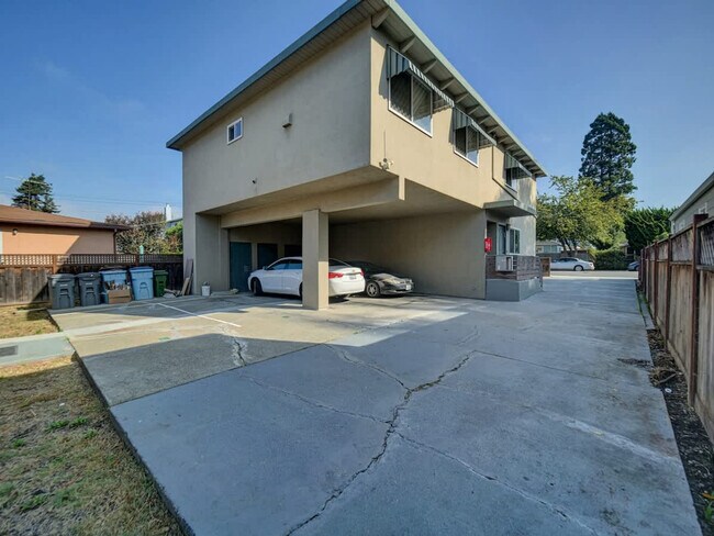 Building Photo - 2314 Bonar St