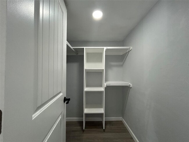 Building Photo - 304 N Tucker Ave