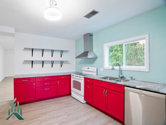 Building Photo - 315 SE Park Ave