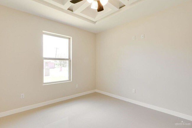 Building Photo - 10 Notre Dame Ave