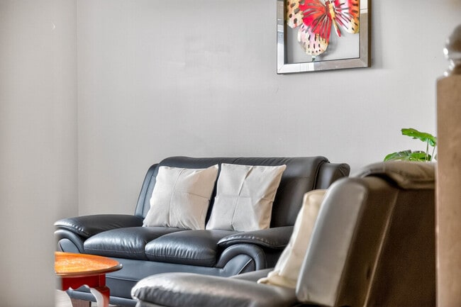 Building Photo - 1961 Creek Bank Dr