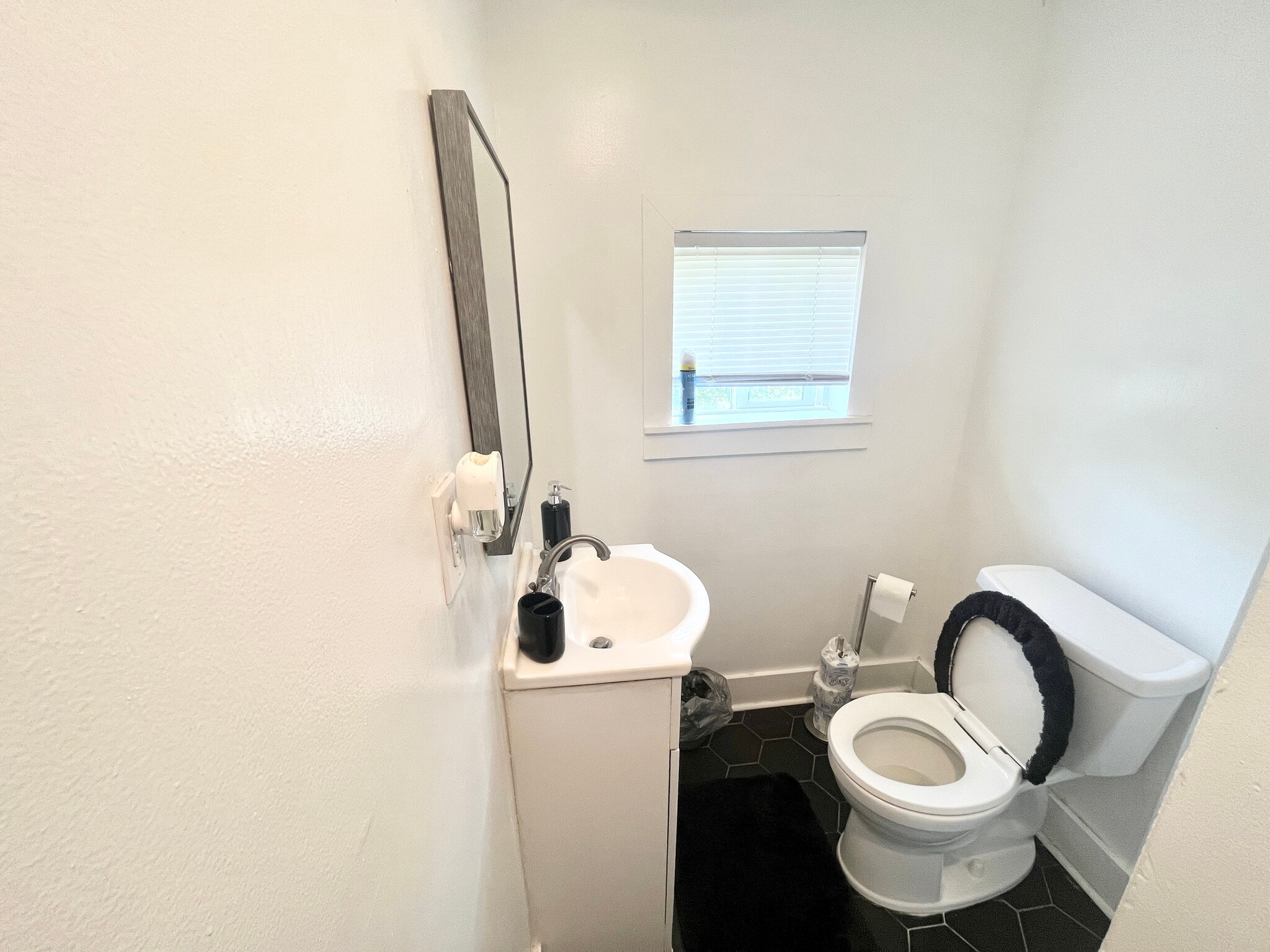 Building Photo - 645 Eastern Ave