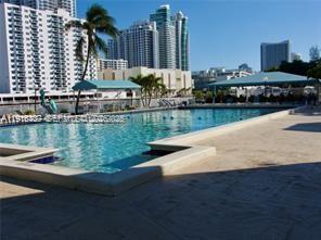 Building Photo - 800 Parkview Dr