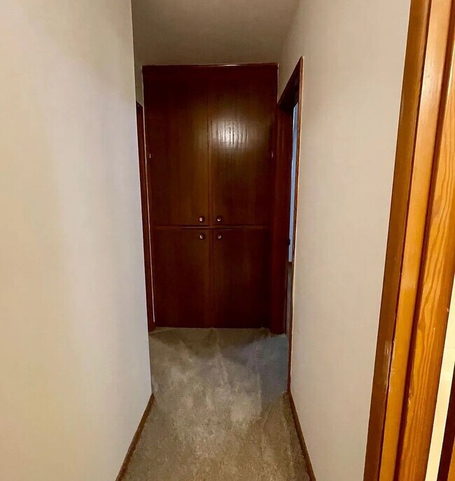 Building Photo - Charming 3 Bedroom 2 Bath Home with Large ...