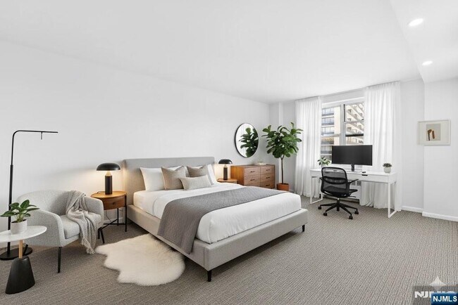 Building Photo - 1450 Palisade Ave