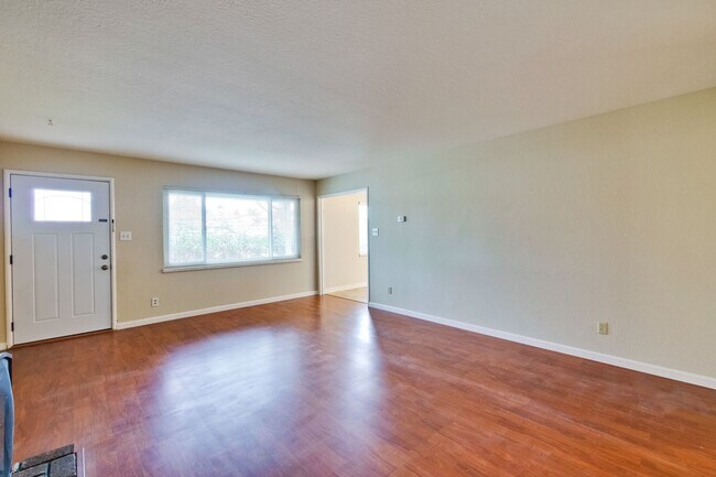 Building Photo - Wow! What a Great Home! Available Soon!