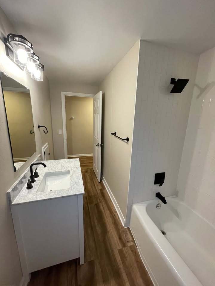 Building Photo - 415 Algoma St