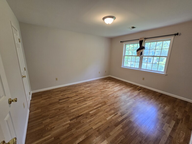 Primary Bedroom - 13 Autumn Leaf Ct