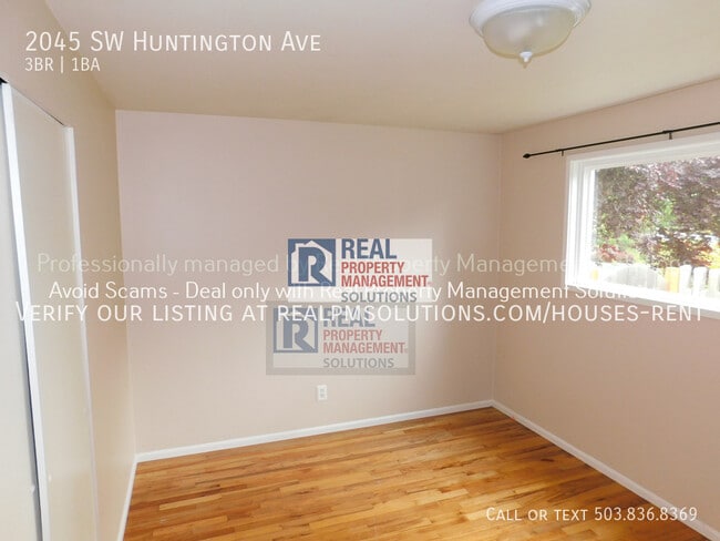 Building Photo - 2045 SW Huntington Ave