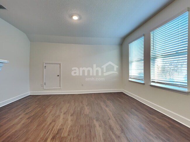 Building Photo - 1177 Walden Pond Dr