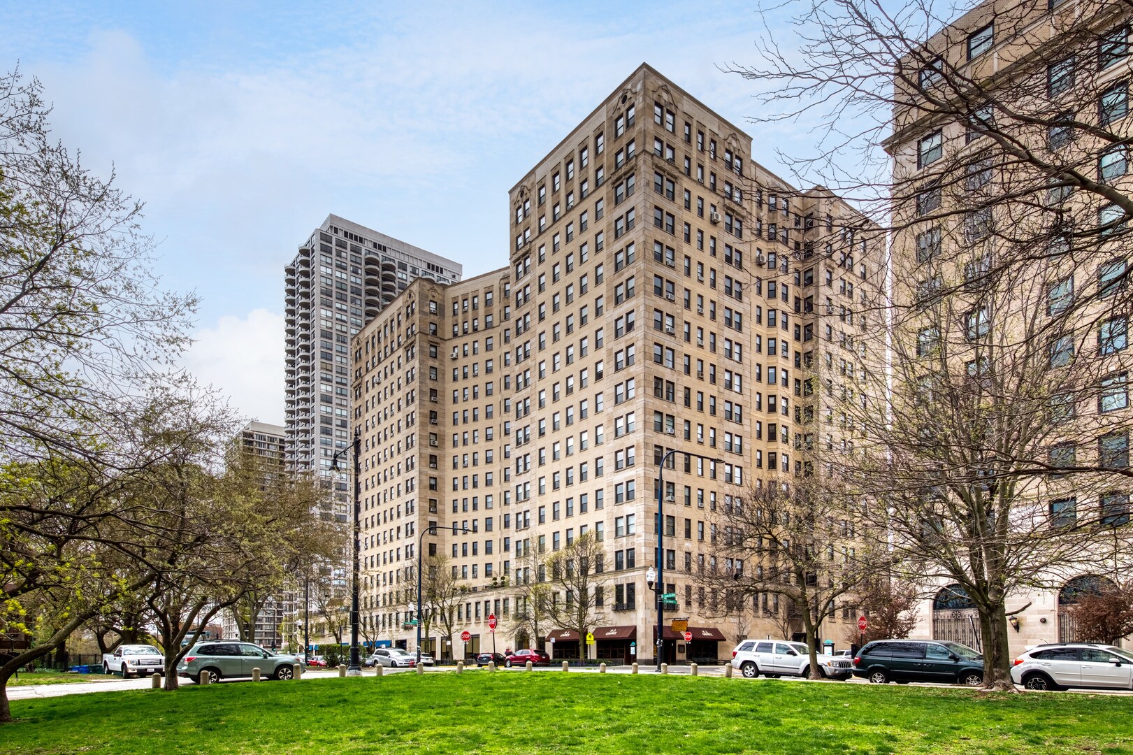 2000 N Lincoln Park West - 2000 N Lincoln Park W
