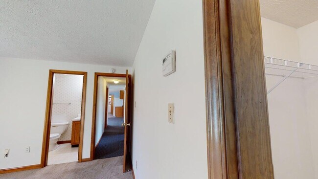 Building Photo - 975 Murray Ln