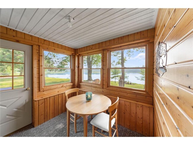 Building Photo - 2180 Island Dr