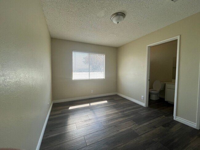 Building Photo - 14070 Juniper St