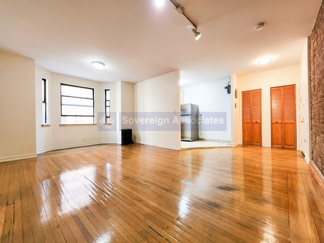 Building Photo - 715 W 172nd St