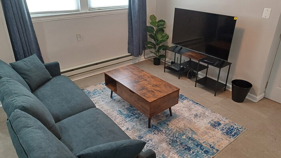 Building Photo - 4221 Grant St NE