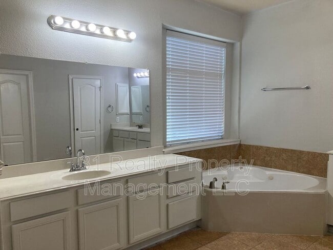 Building Photo - 2744 Ferdinand