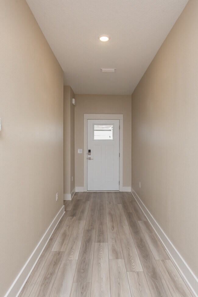 Building Photo - 1938 Westhill Dr