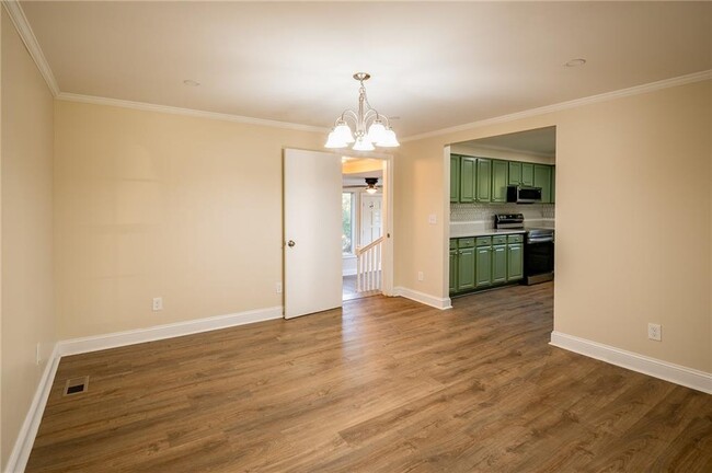 Building Photo - 2710 Maple Rd SE