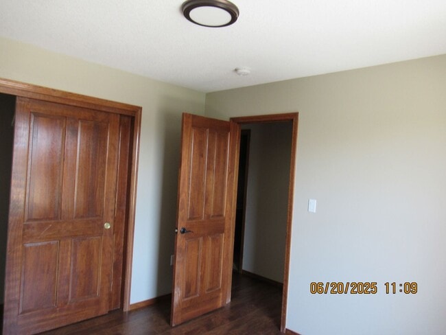 Building Photo - Massive 5Bed, 4Bath, 2Story Home Located i...