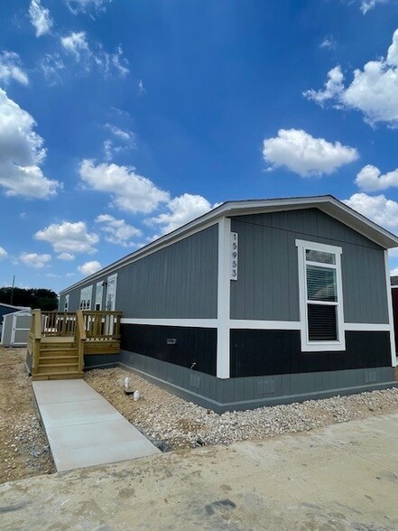 Primary Photo - 15953 S Flores Rd