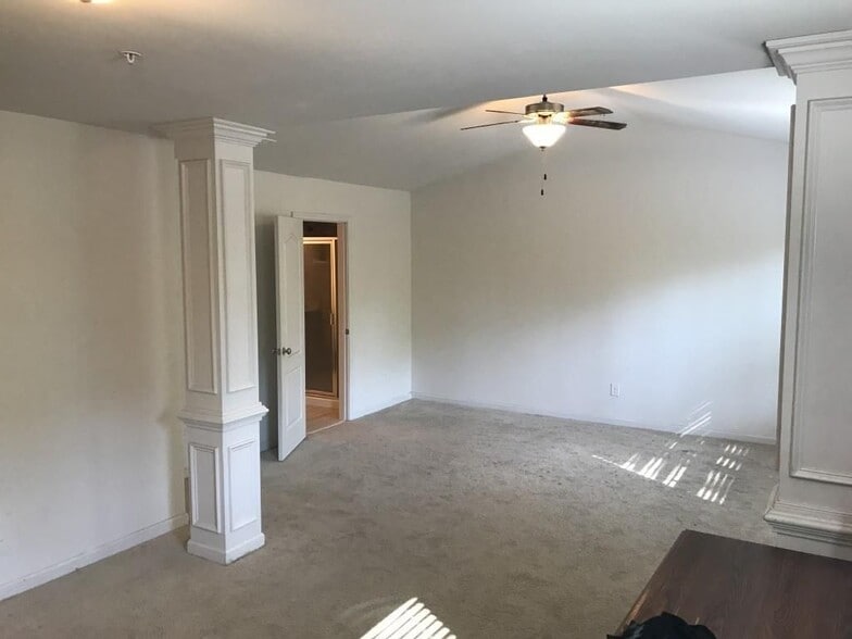 Building Photo - 2058 Brightleaf Way