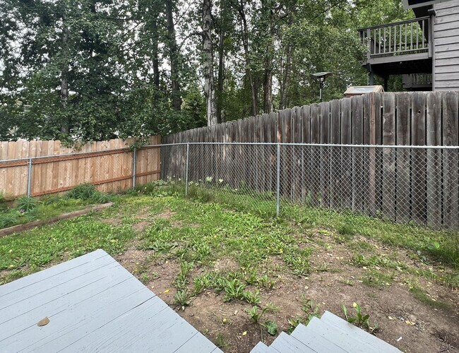 Building Photo - 1235 Crescent Dr