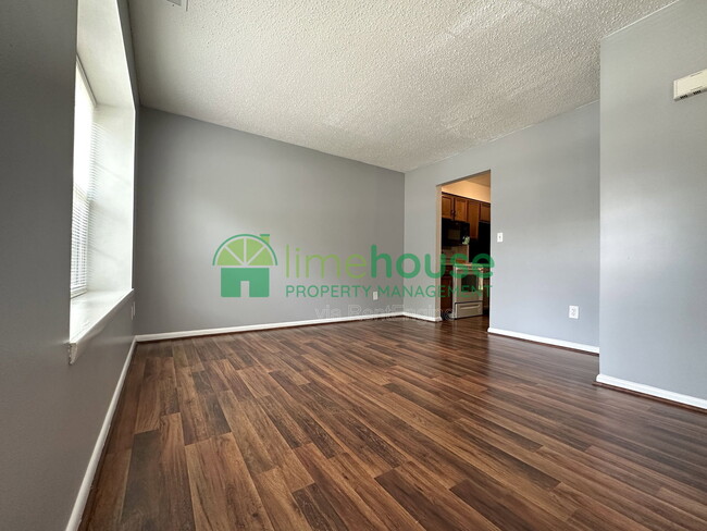 Building Photo - 1318 River Birch Run S