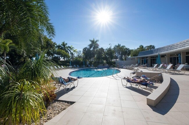 Building Photo - 1537 E Hillsboro Blvd