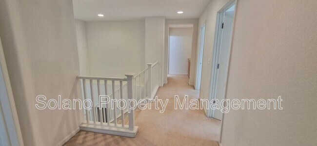 Building Photo - 2080 Mariposa Dr