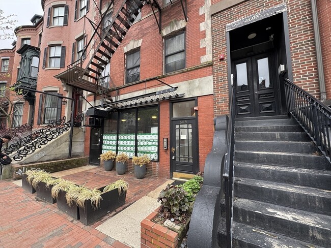 Primary Photo - 605 Massachusetts Ave