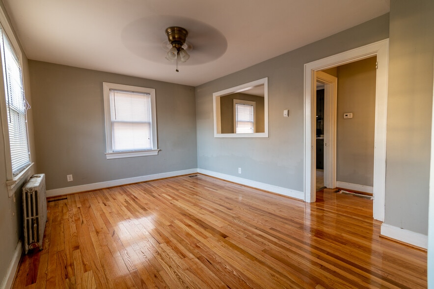 Building Photo - 1145 Lindsay St