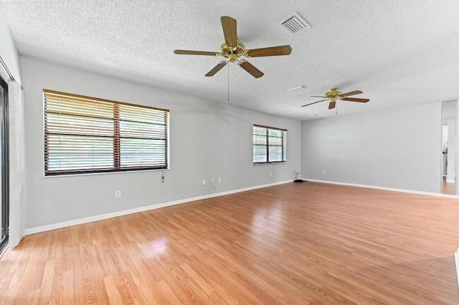 Building Photo - 81 Westecunk Dr