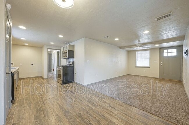 Building Photo - 2124 S Sunnylane Rd