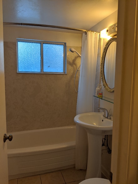 Building Photo - 934 E Duane Ave