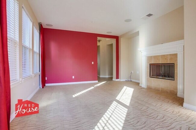 Building Photo - 2711 Ascot Ave