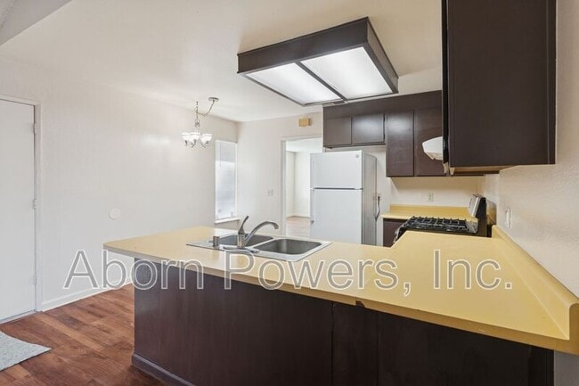 Building Photo - 7025 Catamaran Dr