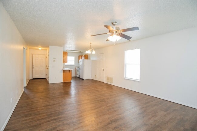 Building Photo - 2509 Parkcrest Dr