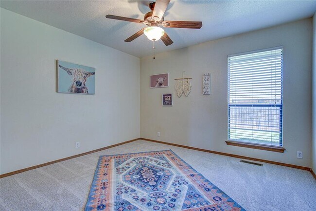 Building Photo - 2109 Shamrock Dr