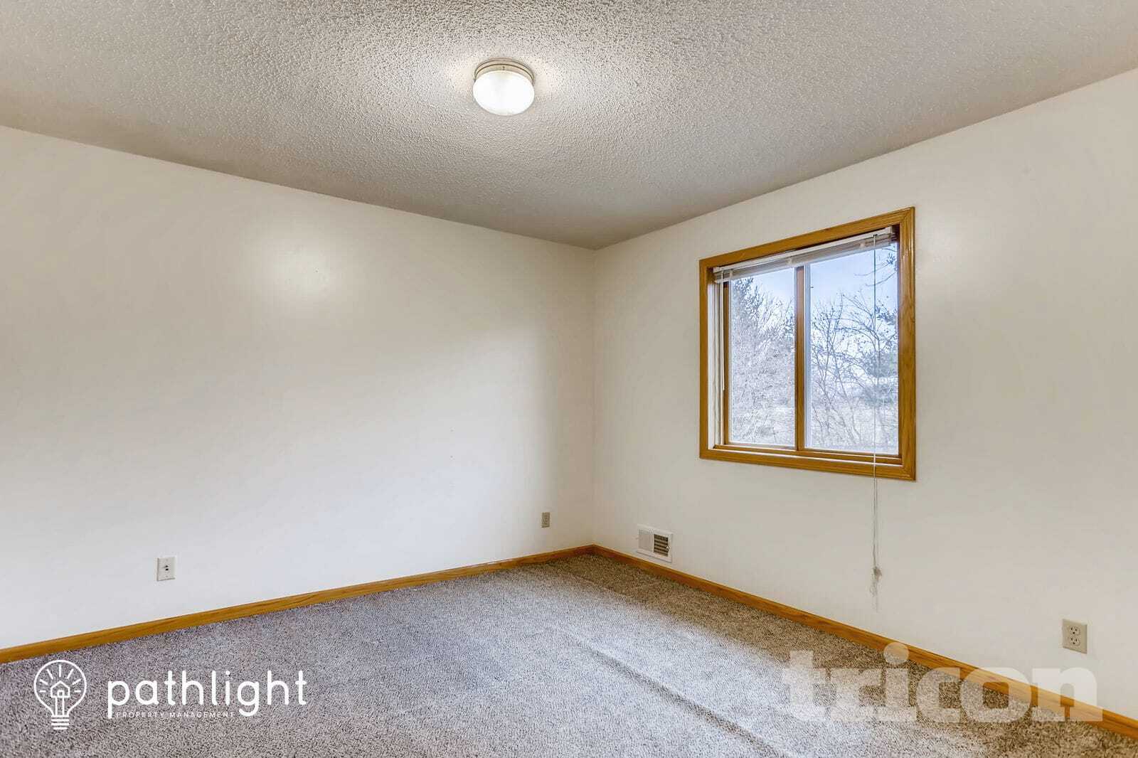 Building Photo - 2144 Sherwood Ave