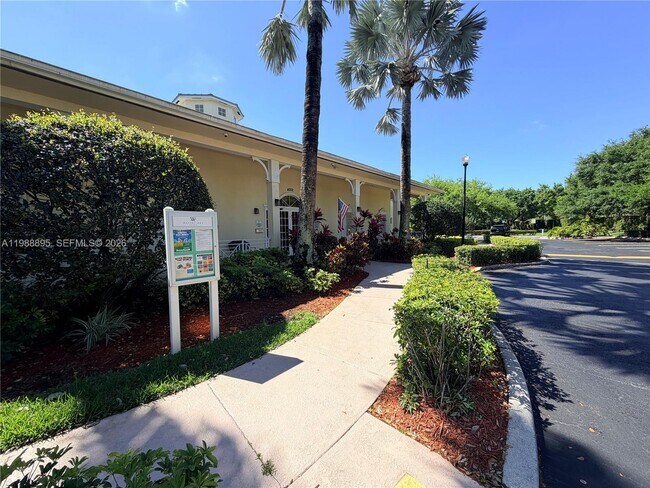 Building Photo - 4110 NE 22nd Ct