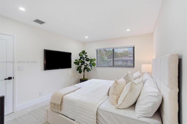 Building Photo - 1341 SW 10th St