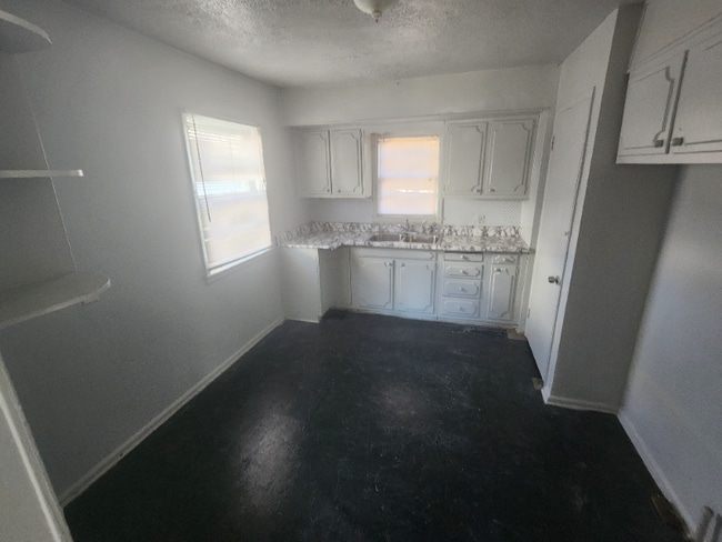 Building Photo - 5514 Granville Ave