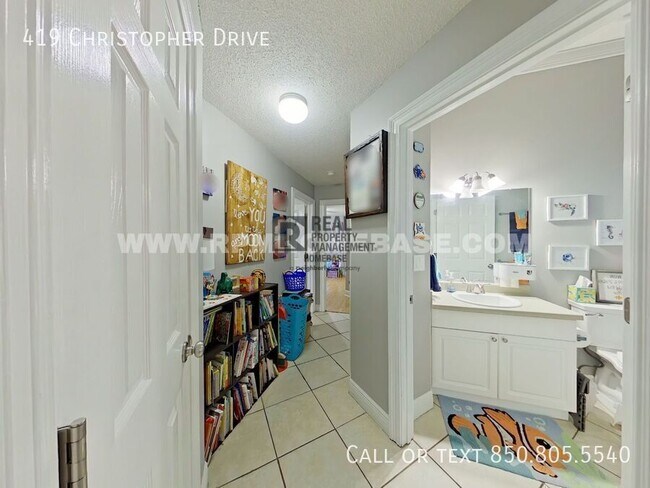 Building Photo - 419 Christopher Dr