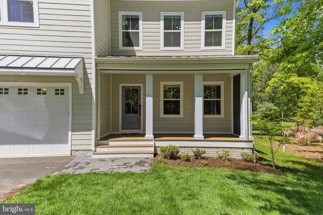 Building Photo - 916 Waterview Dr