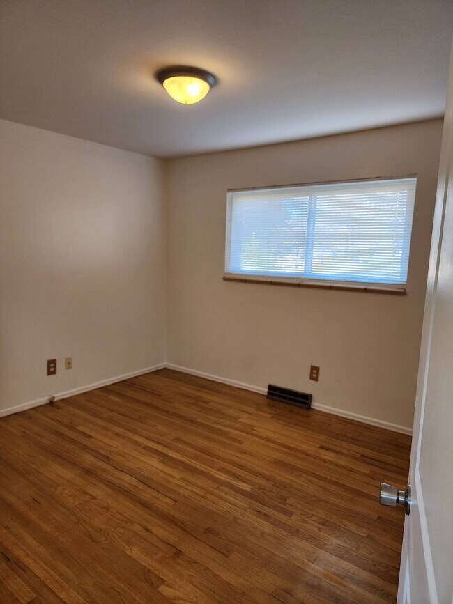 Building Photo - 2618 N Prospect St