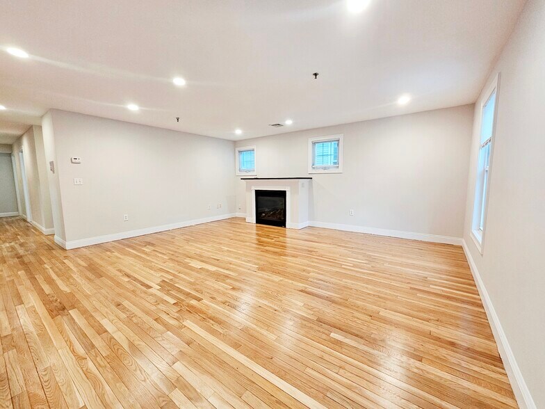 Building Photo - 135 Calumet St