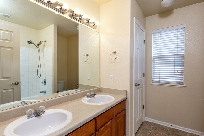 Building Photo - Single Family House for Rent - Claremont Ranch, Colorado