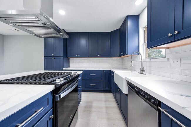 Building Photo - 3610 Brier Gardens Dr
